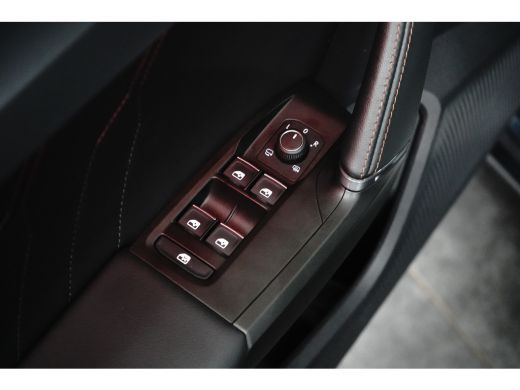 CUPRA Leon Sportstourer e-Hybrid | ADAPTIVE CRUISE | 19'' LMV | STOELVERWARMING | CAMERA | CAPLAY | FULL LED | PARK SENSOREN ActivLease financial lease