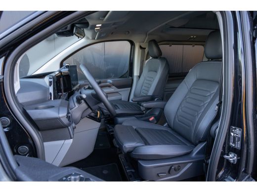 Ford Transit Custom Tourneo Tourneo Custom Titanium X Plug-in Hybrid 8 pers. | Black Pack Special | Elek. Trekhaak | ... ActivLease financial lease