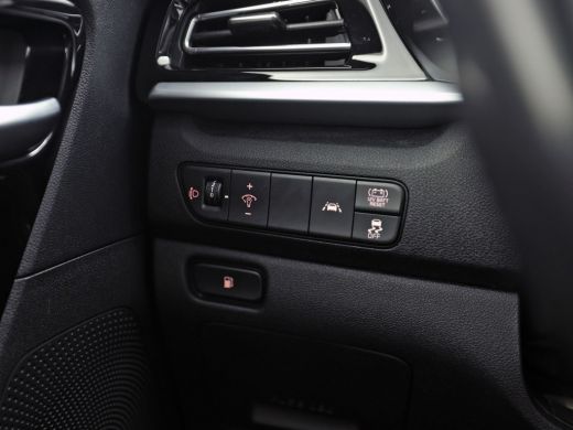 Kia Niro 1.6 GDi Hybrid DynamicLine 141Pk Automaat (APPLE CARPLAY, GROOT NAVI, CAMERA, TREKHAAK, SPORTSTOE... ActivLease financial lease