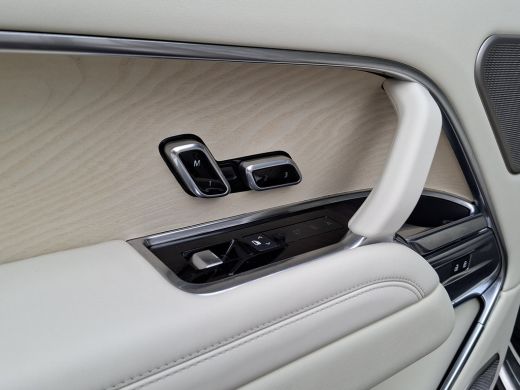 Land Rover Range Rover P510e SV PHEV 4WS 4xMassage Chauffeurspakket Signature Trekhaak Zonsondergang Goud Meridian ActivLease financial lease