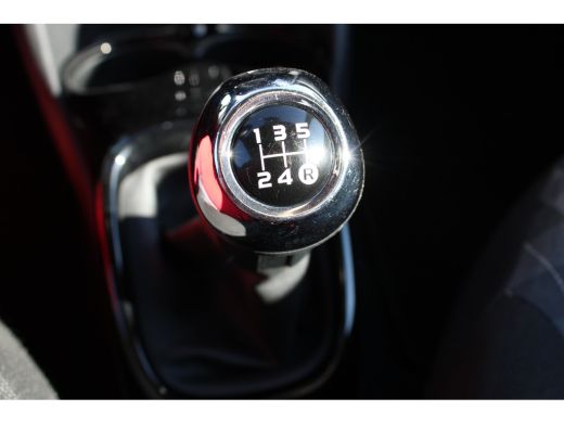 Peugeot 108 1.0 e-VTi Allure | Navi by app | Camera | Climate control | Lichtmetaal | Bluetooth | ActivLease financial lease