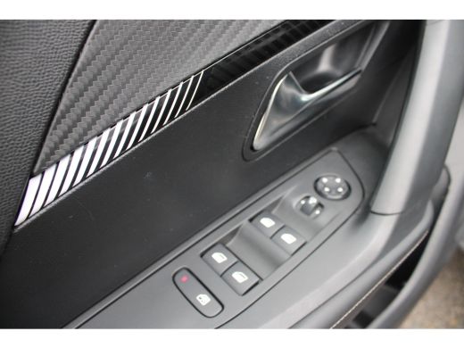 Peugeot 2008 1.2 PureTech 100 Allure | Navigatie | Camera | Apple carplay | Nieuw model | Lichtmetaal | Parkee... ActivLease financial lease