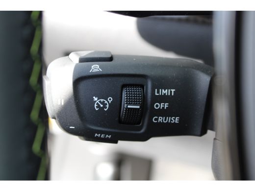 Peugeot 2008 1.2 PureTech GT Pack | Automaat | Navigatie | Camera | Panorama/schuifdak | Alcantara | Focal | 1... ActivLease financial lease