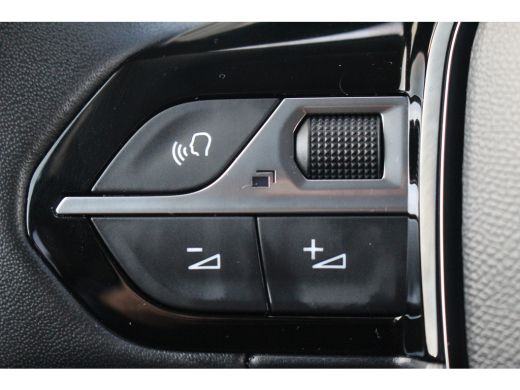 Peugeot 208 1.2 Allure Pack 100 PK AUT. | Trekhaak | Camera | CarPlay | Climate & Cruise C. | LED | 16" LMV |... ActivLease financial lease