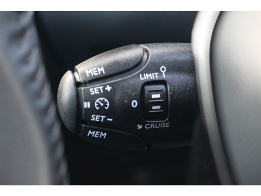Peugeot 208 1.2 Allure Pack 100 PK AUT. | Trekhaak | Camera | CarPlay | Climate & Cruise C. | LED | 16" LMV |... ActivLease financial lease
