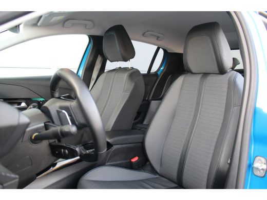 Peugeot 208 1.2 Allure Pack 100 PK AUT. | Trekhaak | Camera | CarPlay | Climate & Cruise C. | LED | 16" LMV |... ActivLease financial lease