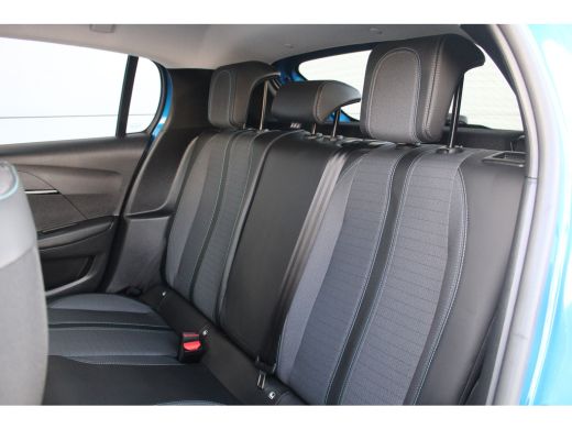 Peugeot 208 1.2 Allure Pack 100 PK AUT. | Trekhaak | Camera | CarPlay | Climate & Cruise C. | LED | 16" LMV |... ActivLease financial lease