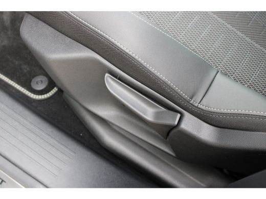 Peugeot 3008 1.6 plug-in Hybrid 195 GT | Automaat | Navigatie | Camera voor + achter | Stoelverwarming | Elekt... ActivLease financial lease