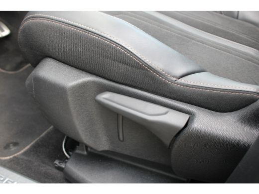 Peugeot 5008 1.2 PureTech EAT8 GT | Automaat | Navigatie | Camera | Panorama/schuifdak | Focal | Elektrische a... ActivLease financial lease