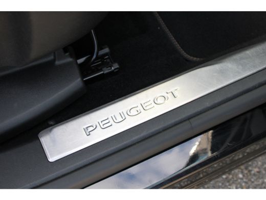 Peugeot 5008 1.2 PureTech EAT8 GT | Automaat | Navigatie | Camera | Panorama/schuifdak | Focal | Elektrische a... ActivLease financial lease