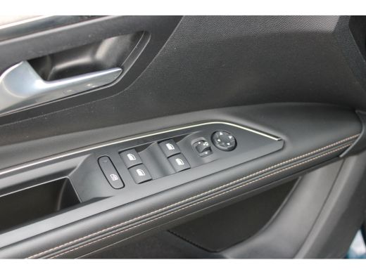 Peugeot 5008 1.2 PureTech GT | Navigatie | Camera | Panorama/schuifdak | Alcantara | All season | Apple carplay | ActivLease financial lease