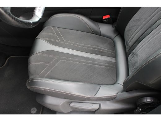 Peugeot 5008 1.2 PureTech GT | Navigatie | Camera | Panorama/schuifdak | Alcantara | All season | Apple carplay | ActivLease financial lease