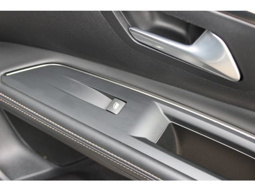 Peugeot 5008 1.2 PureTech GT | Navigatie | Camera | Panorama/schuifdak | Alcantara | All season | Apple carplay | ActivLease financial lease