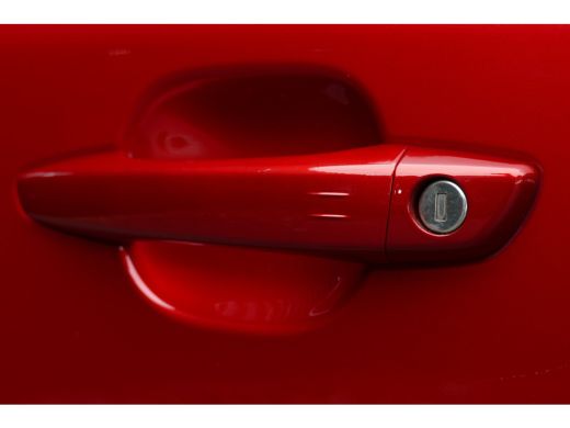 Peugeot e-2008 136PK 50KWH ALLURE PACK AUTOMAAT / CAMERA / STOELVERWARMING / SOH 89,31% / KEYLESS / CARPLAY / 17... ActivLease financial lease