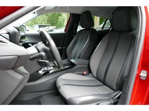 Peugeot e-2008 136PK 50KWH ALLURE PACK AUTOMAAT / CAMERA / STOELVERWARMING / SOH 89,31% / KEYLESS / CARPLAY / 17... ActivLease financial lease