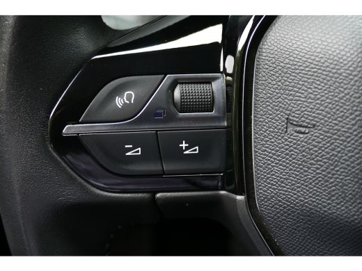 Peugeot e-2008 136PK 50KWH ALLURE PACK AUTOMAAT / CAMERA / STOELVERWARMING / SOH 89,31% / KEYLESS / CARPLAY / 17... ActivLease financial lease