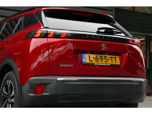 Peugeot e-2008 136PK 50KWH ALLURE PACK AUTOMAAT / CAMERA / STOELVERWARMING / SOH 89,31% / KEYLESS / CARPLAY / 17... ActivLease financial lease