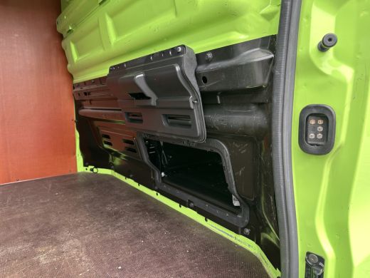 Renault Trafic 1.6 dCi / L2H1 / 1e EIG. / LED / BOTT INRICHTING / IMPERIAAL / TREKHAAK / NAVI / AIRCO / CRUISE ActivLease financial lease