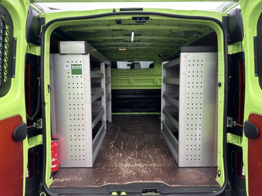 Renault Trafic 1.6 dCi / L2H1 / 1e EIG. / LED / BOTT INRICHTING / IMPERIAAL / TREKHAAK / NAVI / AIRCO / CRUISE ActivLease financial lease