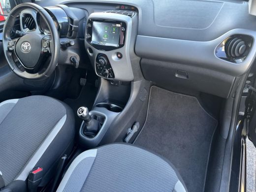 Toyota Aygo 1.0 VVT-i x-play | 5 deurs | Carplay | Airconditioning | Parkeercamera | ActivLease financial lease