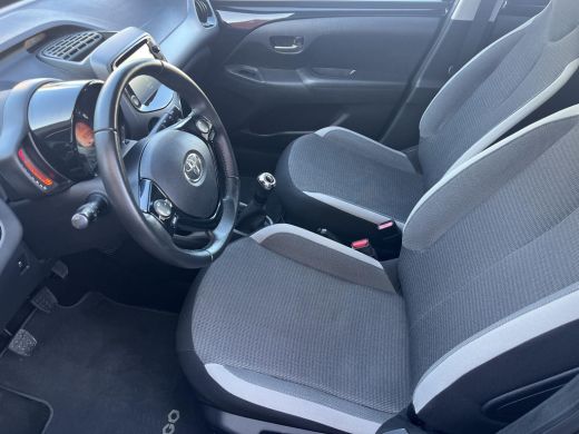 Toyota Aygo 1.0 VVT-i x-play | 5 deurs | Carplay | Airconditioning | Parkeercamera | ActivLease financial lease