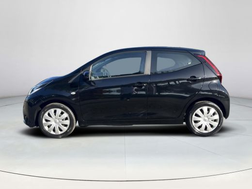 Toyota Aygo 1.0 VVT-i x-play | 5 deurs | Carplay | Airconditioning | Parkeercamera | ActivLease financial lease