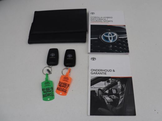 Toyota Corolla Touring Sports | Half Leder | Camera | Stoelverwarming | Carplay | Climate control | Bluetooth | DAB | Adaptive ... ActivLease financial lease