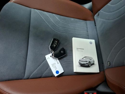 Volkswagen ID.4 First 77 kWh NL-AUTO | TREKHAAK | CAMERA ActivLease financial lease