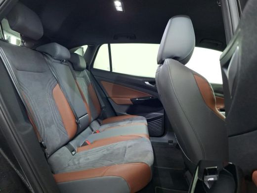 Volkswagen ID.4 First 77 kWh NL-AUTO | TREKHAAK | CAMERA ActivLease financial lease