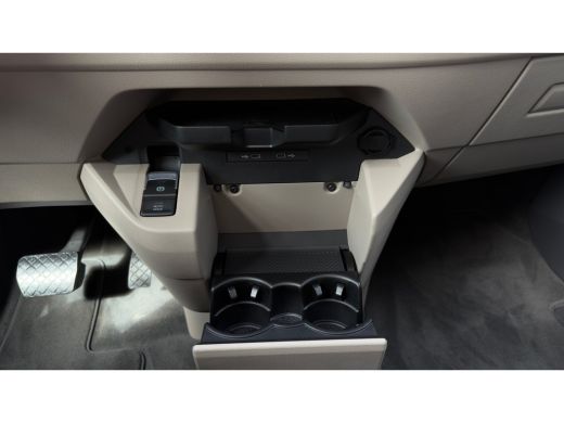 Volkswagen Multivan Bulli eHybrid lang 4MOTION | Vis-A-Vis | Trekhaak | 4 Seizoenen Banden | Art Velours | IQ-Light |... ActivLease financial lease