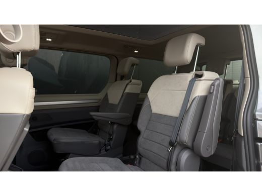 Volkswagen Multivan Bulli eHybrid lang 4MOTION | Vis-A-Vis | Trekhaak | 4 Seizoenen Banden | Art Velours | IQ-Light |... ActivLease financial lease