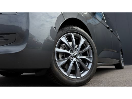 Volkswagen Multivan Bulli eHybrid lang 4MOTION | Vis-A-Vis | Trekhaak | 4 Seizoenen Banden | Art Velours | IQ-Light |... ActivLease financial lease
