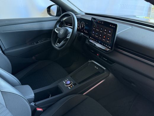 Volkswagen T-Roc 1.5 150PK eTSI R-LINE 06/2026 EDITION IQ LED/GRIL LOGO STOEL/STUUR.VERW ELEK.KLEP 2026 ActivLease financial lease