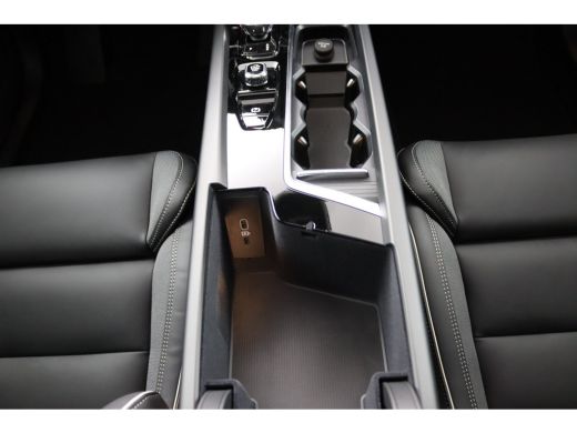 Volvo  XC60 T6 AWD Ultra Black Edition | Luchtvering | Trekhaak | Snel Beschikbaar | Harman/Kardon | ActivLease financial lease