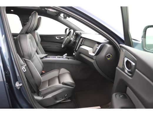 Volvo  XC60 T6 AWD Ultra Black Edition | Luchtvering | Trekhaak | Snel Beschikbaar | Harman/Kardon | ActivLease financial lease