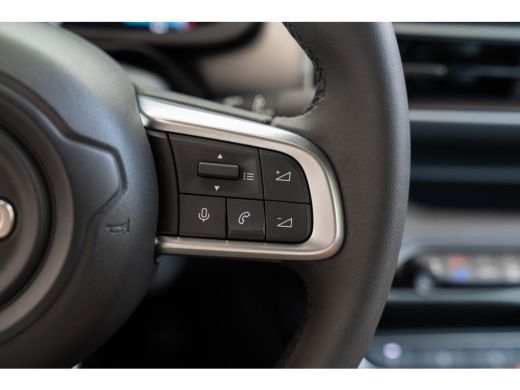 Jeep Avenger Summit 54 kWh | SOH 97% | Camera | Apple Carplay & Android Auto | Climate Controle | Parkeersenso... ActivLease financial lease