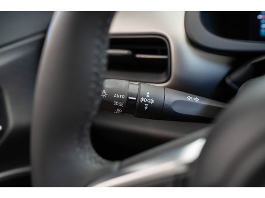 Jeep Avenger Summit 54 kWh | SOH 97% | Camera | Apple Carplay & Android Auto | Climate Controle | Parkeersenso... ActivLease financial lease