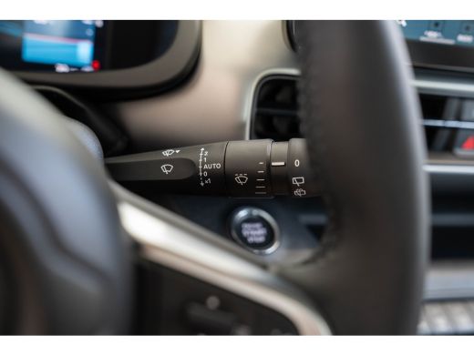 Jeep Avenger Summit 54 kWh | SOH 97% | Camera | Apple Carplay & Android Auto | Climate Controle | Parkeersenso... ActivLease financial lease