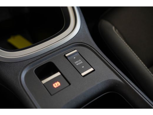 Jeep Avenger Summit 54 kWh | SOH 97% | Camera | Apple Carplay & Android Auto | Climate Controle | Parkeersenso... ActivLease financial lease