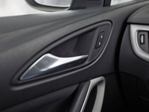 Opel Astra Sports Tourer 1.2 Sport (APPLE CARPLAY, NAVIGATIE, CRUISE, TREKHAAK, SPORTSTOELEN, PARKEERSENSORE... ActivLease financial lease