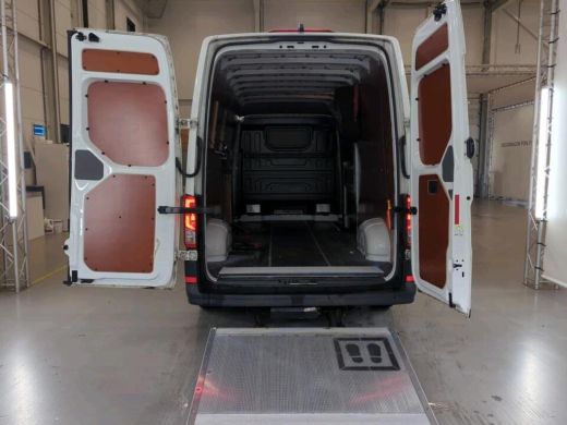Volkswagen Crafter 35 2.0 TDI L4H3 MET LAADKLEP ActivLease financial lease