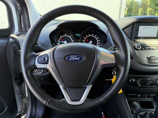 Ford Transit Courier 1.5 TDCI / 1e EIGENAAR / 47.060 KM! / AIRCO / NAVIGATIE / PARKEERSENSOREN ActivLease financial lease