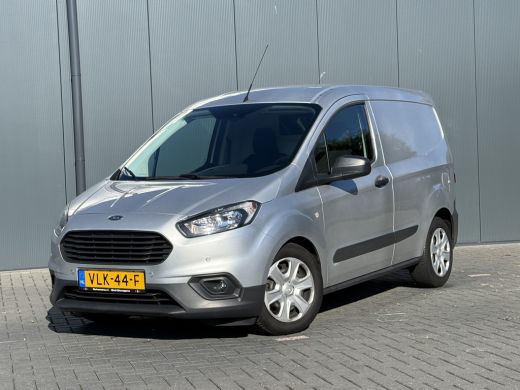 Ford Transit Courier 1.5 TDCI / 1e EIGENAAR / 47.060 KM! / AIRCO / NAVIGATIE / PARKEERSENSOREN ActivLease financial lease