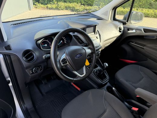 Ford Transit Courier 1.5 TDCI / 1e EIGENAAR / 47.060 KM! / AIRCO / NAVIGATIE / PARKEERSENSOREN ActivLease financial lease