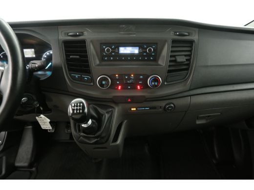 Ford Transit Custom 2.0 TDCI L2H1 | 2800kg Trekgew. | Airco | Cruise | Trekhaak Parkeersens. ActivLease financial lease