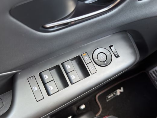 Hyundai Kona 1.6 GDI HEV 141pk N-Line Sky | Trekhaak | Panorama schuifdak | Stoelventilatie | 360 graden camer... ActivLease financial lease