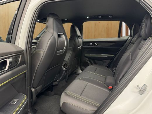 Lynk & Co 01 Core | Stoelverwarming | Parkeercamera | Apple Carplay/Android Auto | ActivLease financial lease