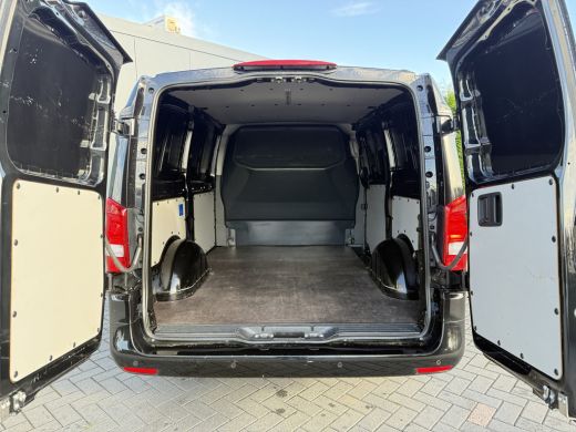Mercedes-Benz Vito 114 CDI 136 PK AUTOMAAT / L2H1 / 1e EIG. / CAMERA / CRUISE / ECC / NAVI / LICHTMETALEN VELGEN ActivLease financial lease