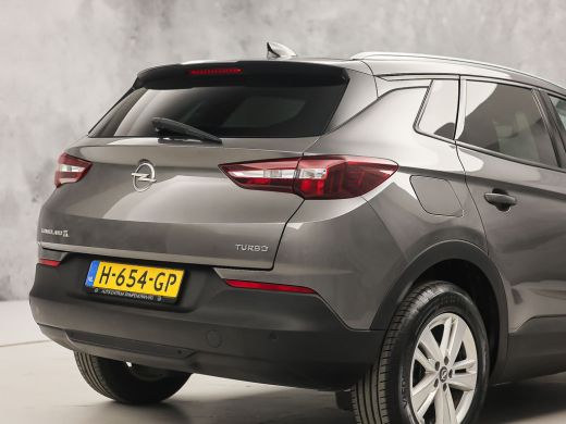 Opel Grandland X 1.2 Turbo Sport Automaat (APPLE CARPLAY, GROOT NAVI, CLIMATE, STUUR/STOELVERWARMING, SPORTSTOELEN... ActivLease financial lease