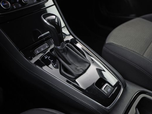 Opel Grandland X 1.2 Turbo Sport Automaat (APPLE CARPLAY, GROOT NAVI, CLIMATE, STUUR/STOELVERWARMING, SPORTSTOELEN... ActivLease financial lease